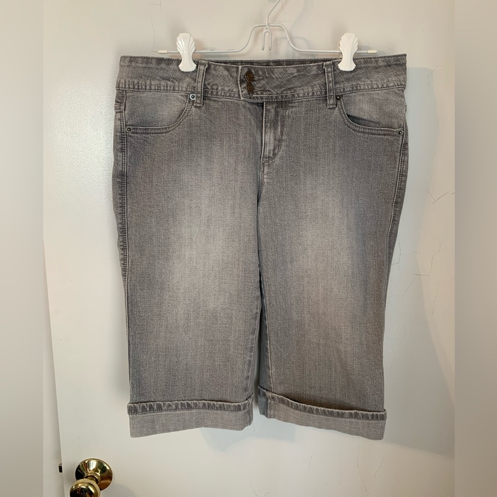 Juniors SO Denim Capris